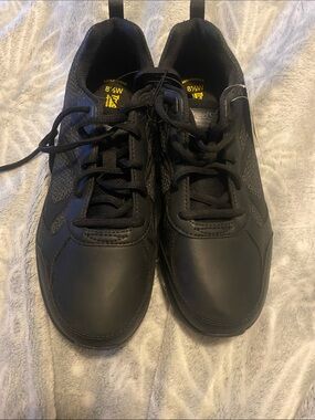 Tredsafe slip-resistant Women's Black Lace-Up Comfort Sneakers